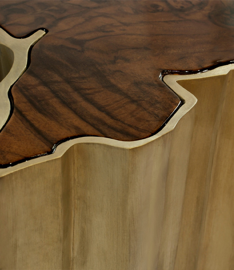 Sequoia Side Table Big - Walnut Root Venner with a Base in Brass with Aged Patina - Home'Society