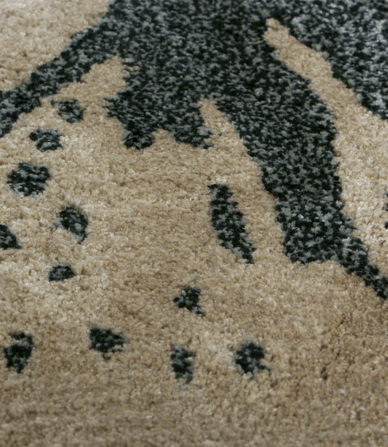 Macushi Rug - Tencel Overtufting Design with Flower Pattern - Home'Society